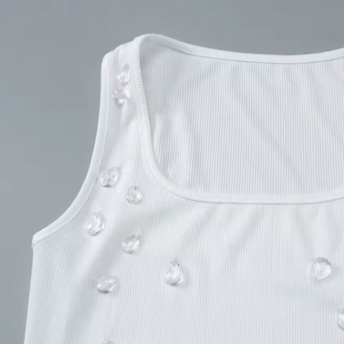 VALENTINA – Figure-hugging tank top with teardrop glass stone