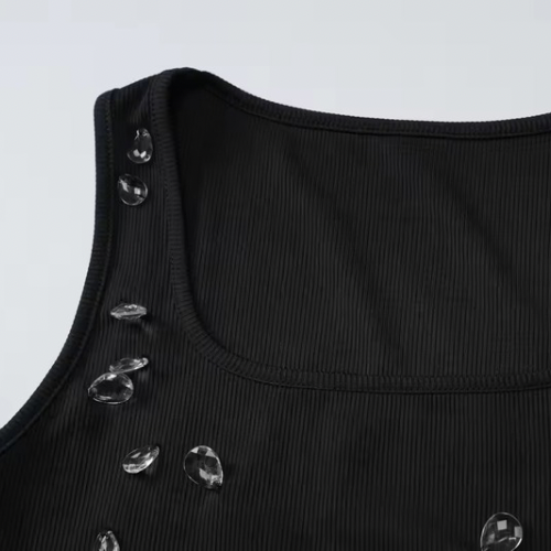 VALENTINA – Figure-hugging tank top with teardrop glass stone