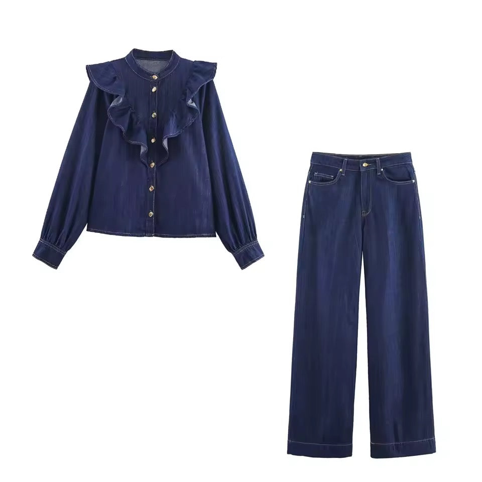 AMIRA – Denim Zweiteiler mit Rüschenbluse & Hose