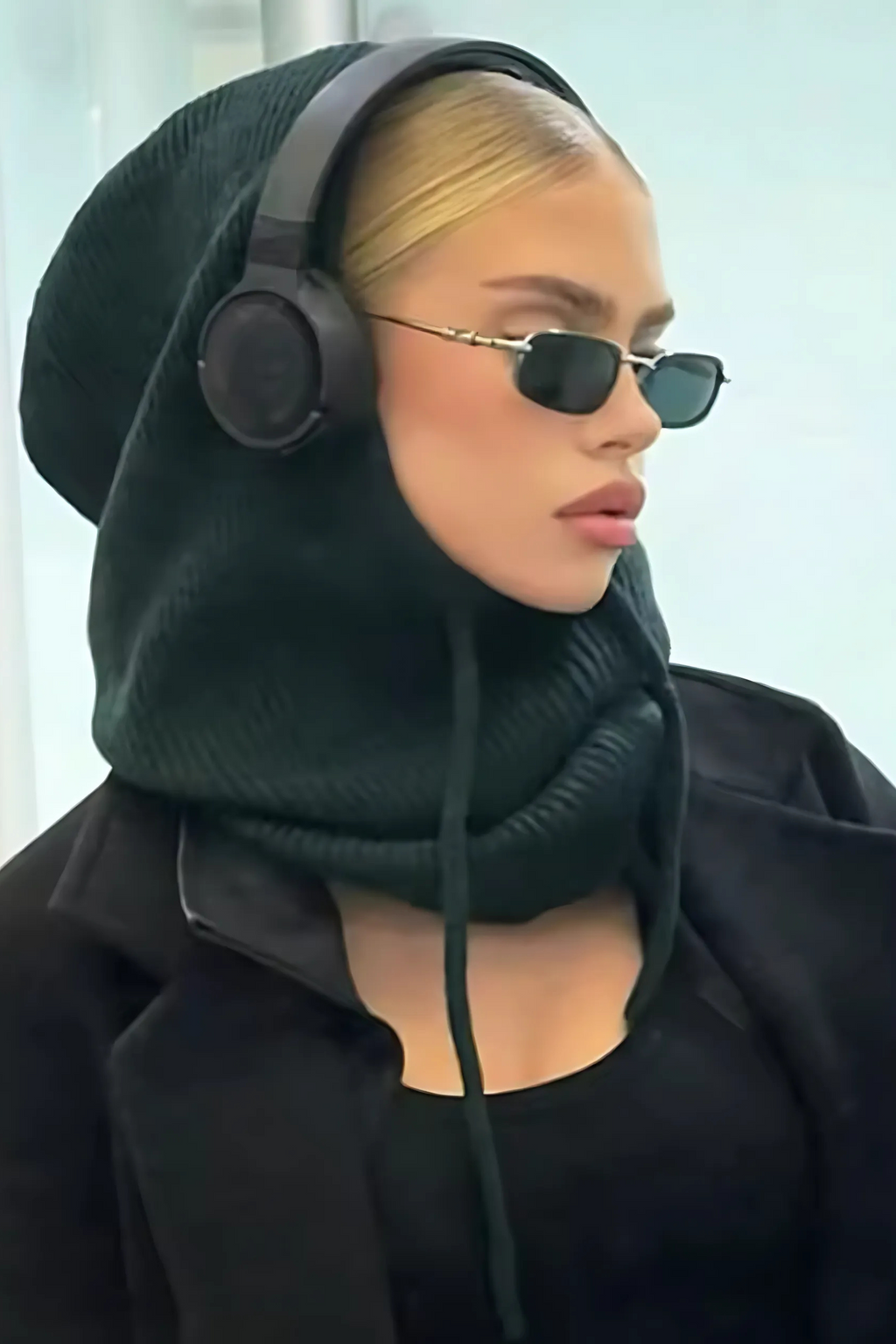 SORRA – 2-in-1 knitted hood for head and neck