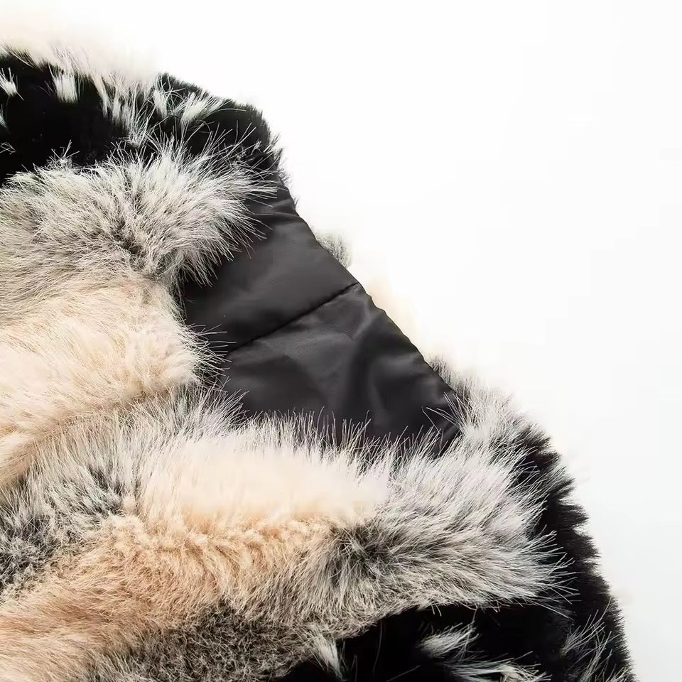 AMELIA - Statement-Kunstfelljacke im Animal-Look