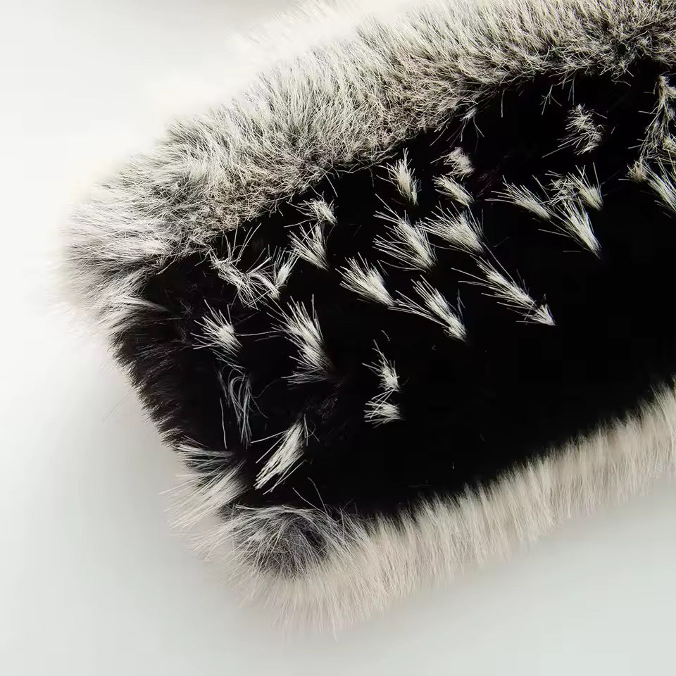 AMELIA - Statement-Kunstfelljacke im Animal-Look