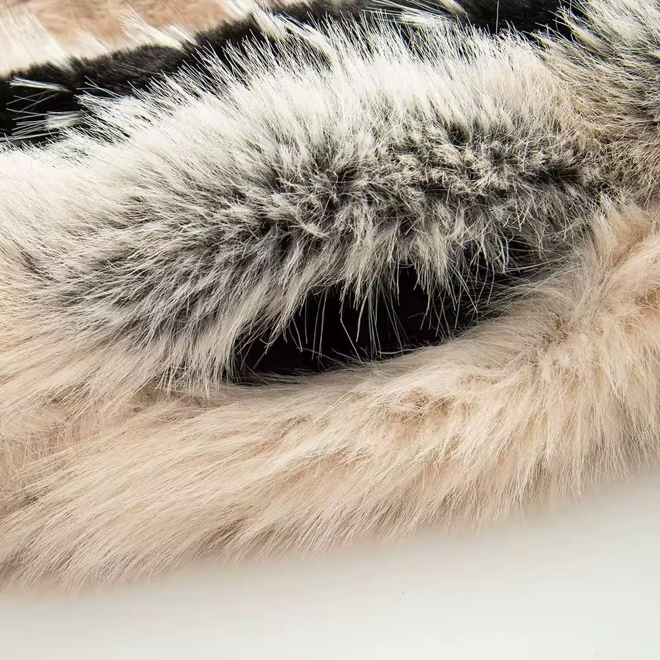 AMELIA - Statement-Kunstfelljacke im Animal-Look