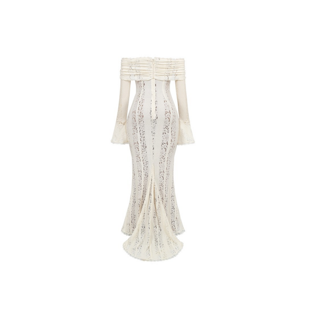 GEORGIANA – Figure-hugging lace evening dress with a Carmen neckline