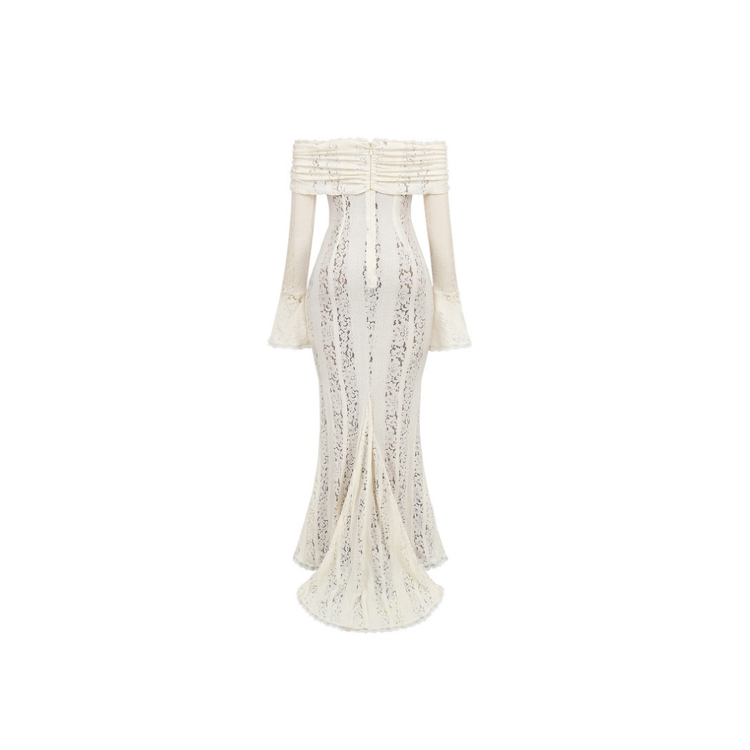 GEORGIANA – Figure-hugging lace evening dress with a Carmen neckline