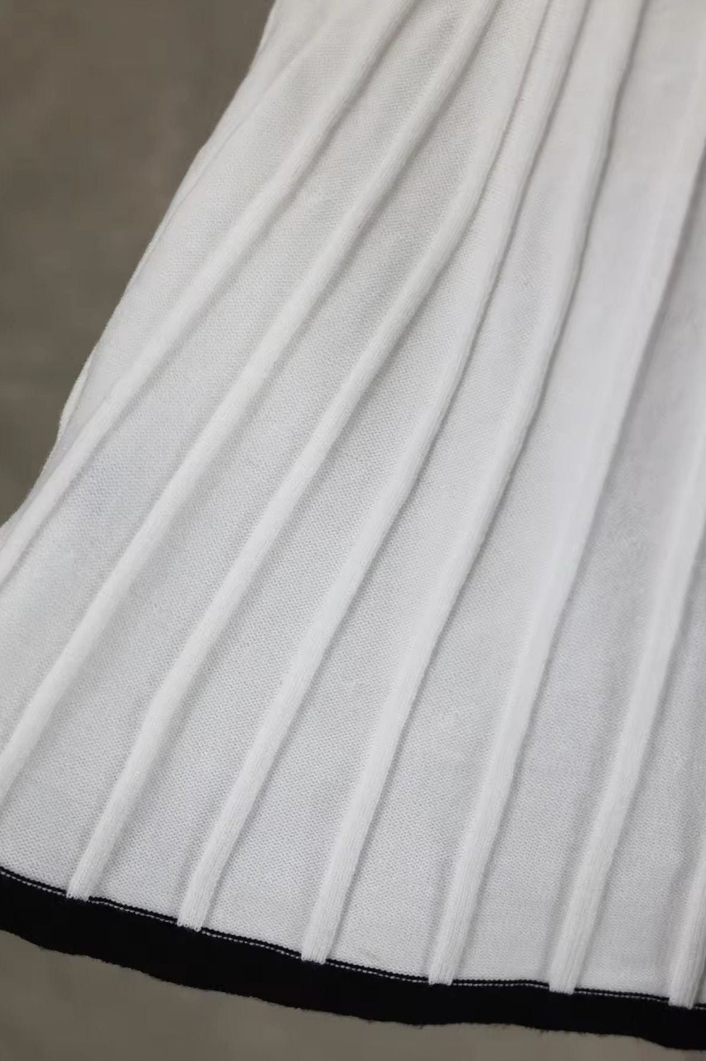 VIVIAN - Combi-set pleated skirt &amp; short-sleeved crop top